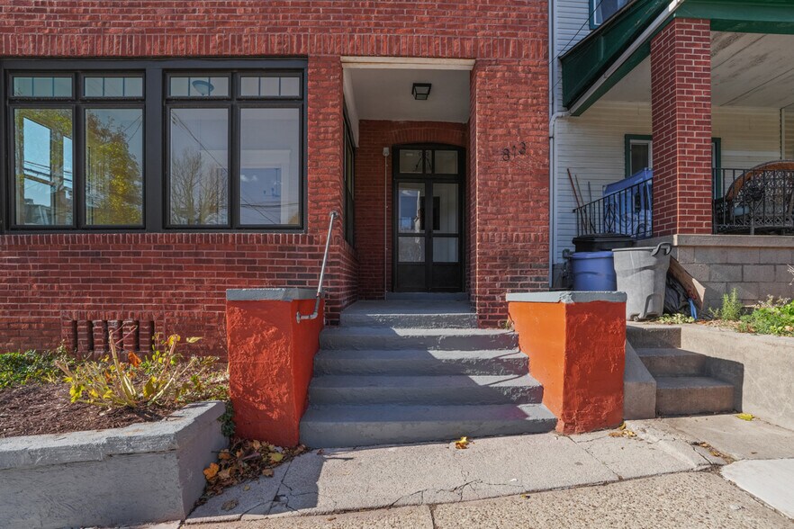 Building Photo - 813 N Sheridan Ave