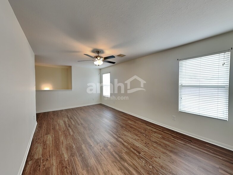 Building Photo - 3631 Barkers Crossing Ave