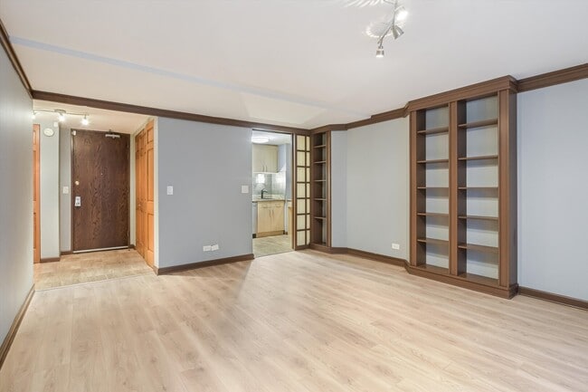 Building Photo - 233 E Erie St