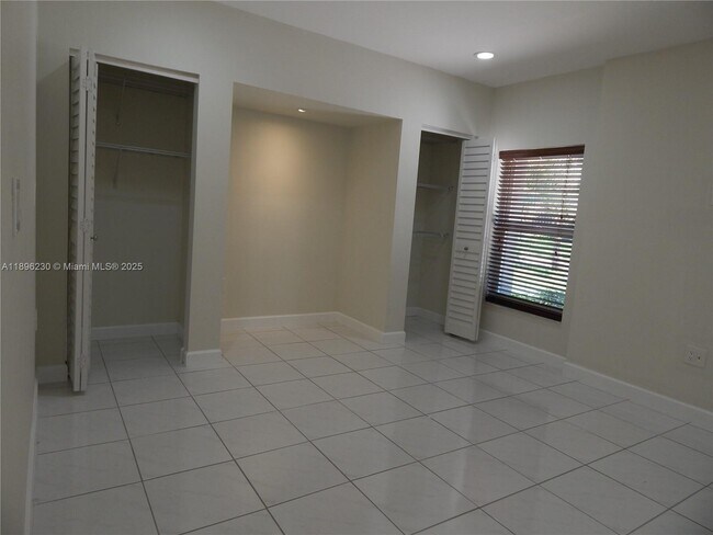 Building Photo - 11530 SW 92nd St