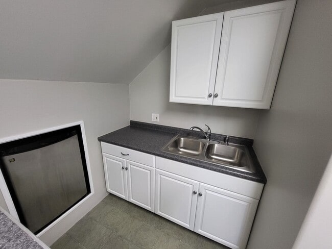 Building Photo - Studio loft next to UCO campus with deck and fenced yard