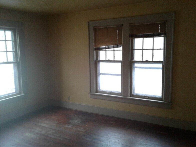 Building Photo - 2065 S 5th St