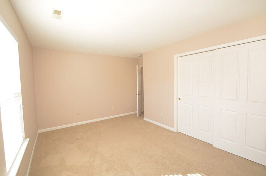 Building Photo - 285 Pennwood Ln