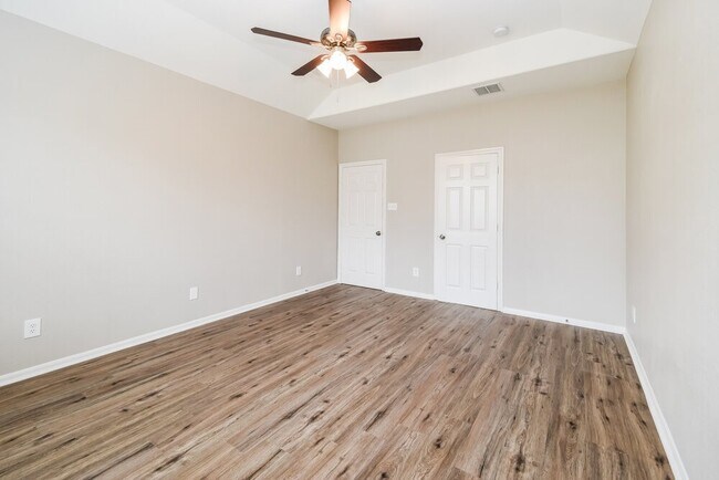 Building Photo - 11305 Shoal Creek Dr