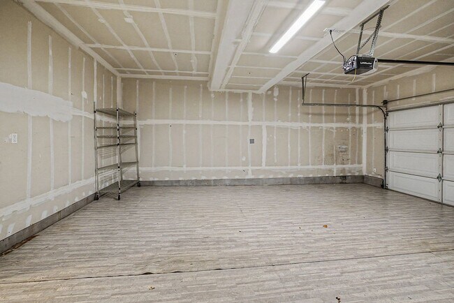 Building Photo - 15137 Breckinridge Ave