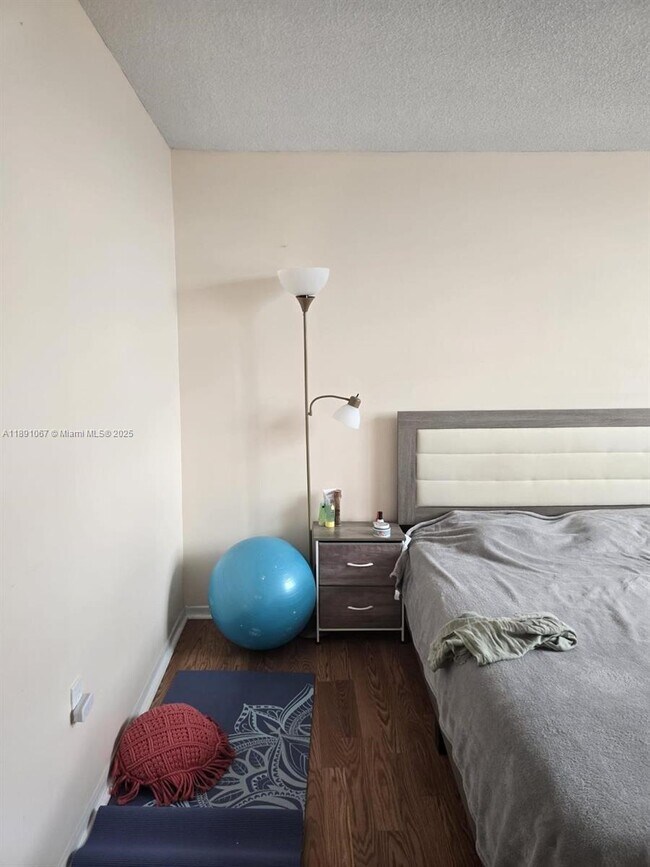 Building Photo - 1833 S Ocean Dr