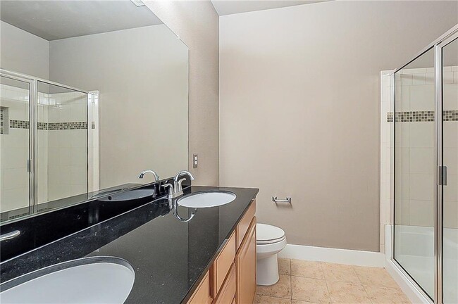 Building Photo - 13420 Lyndhurst St