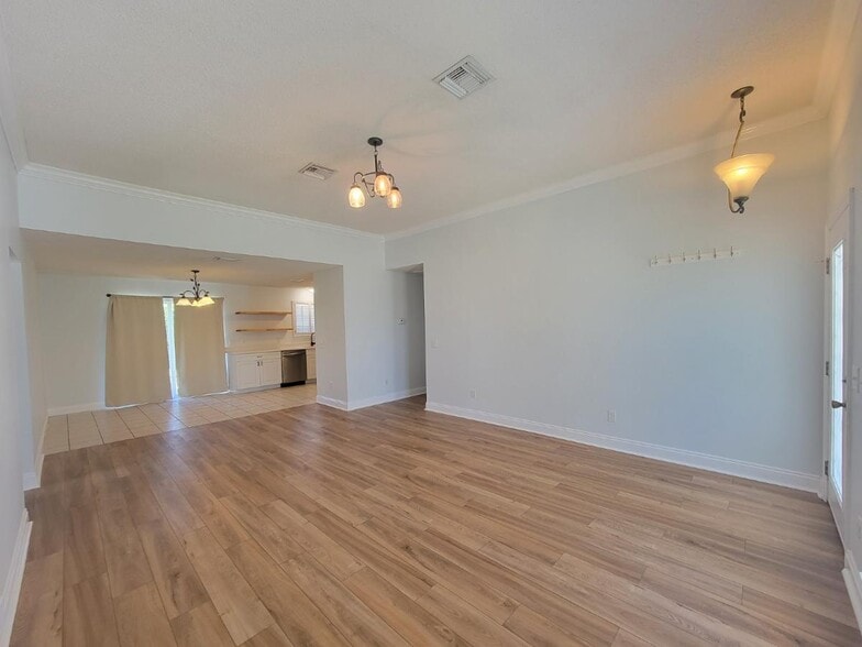 Building Photo - 316 Brady Way