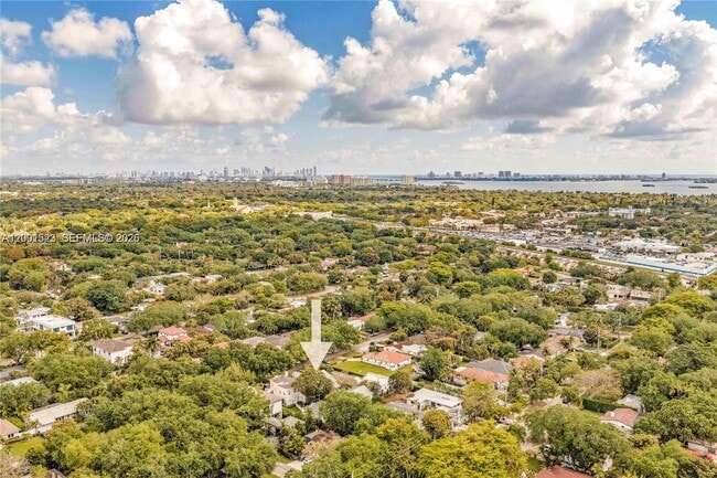 Building Photo - 320 NE 88th St