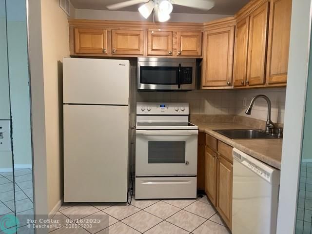 Building Photo - 300 Mansfield G