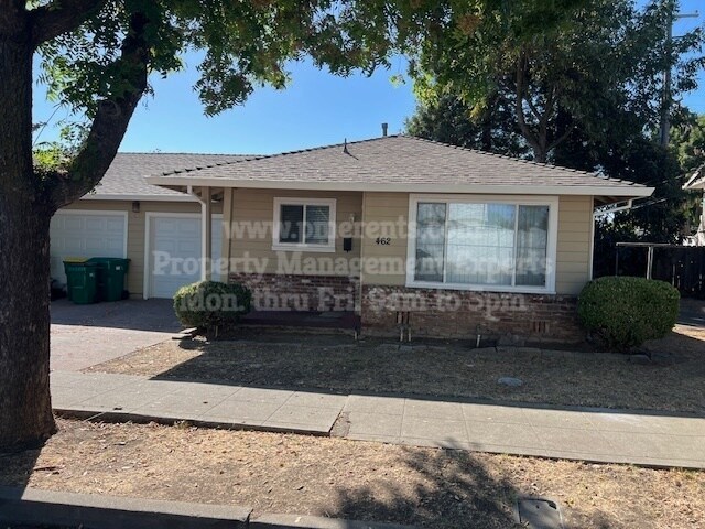 Primary Photo - 462 E Pine St