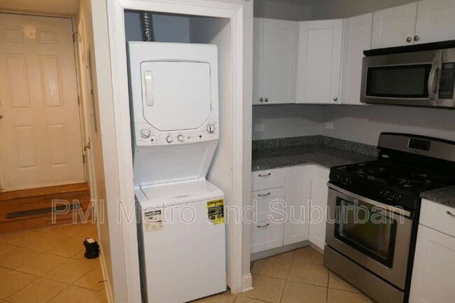 Building Photo - 1832 Dodge Ave