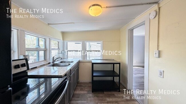 Building Photo - 35 Hill Ave