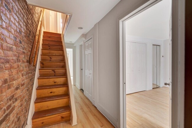 Building Photo - 520 Manila Ave