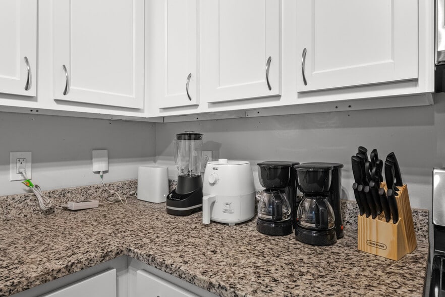 Fully equiped kitchen - 4120 Angol Pl