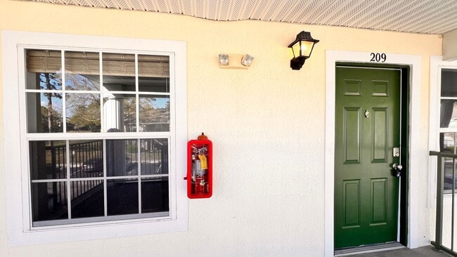 Building Photo - Stylish 2BR/2BA Condo in the Heart of Oviedo – Comfort, Convenience & Resort-Style Living! WASHER...