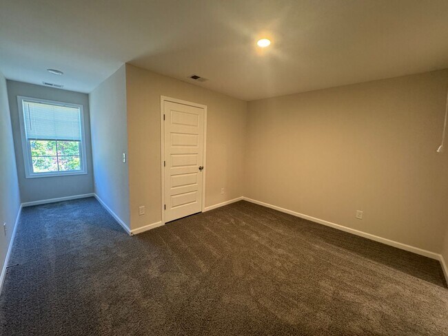 Building Photo - 205 Mountaindale Dr