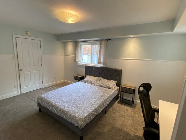 Building Photo - 2512 Burham St