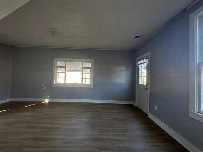 Building Photo - 209 Staunton St