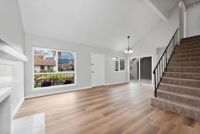 Building Photo - Condo for rent in Santa Barbara Near UCSB