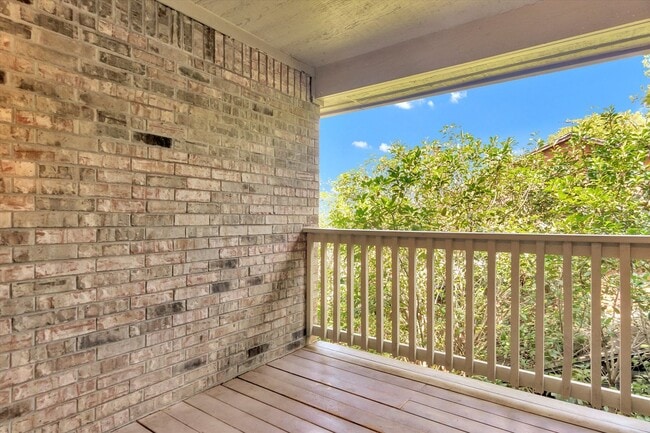 Building Photo - 305 Rawhide Loop