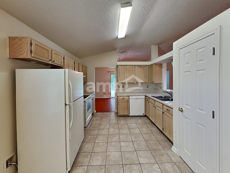 Building Photo - 7804 Spring Branch Dr S