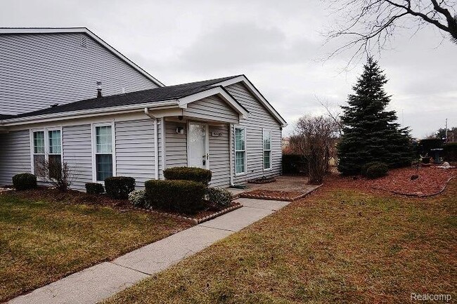 Building Photo - 28302 Raleigh Crescent Dr