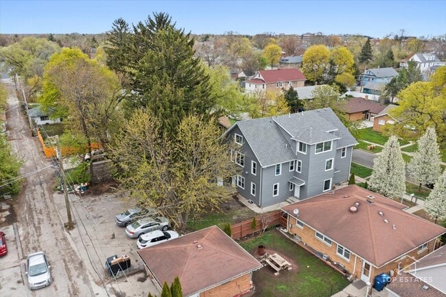 Building Photo - 1542 Victoria Ave