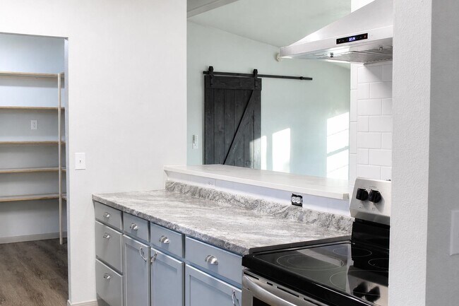 Building Photo - 102 Crestview