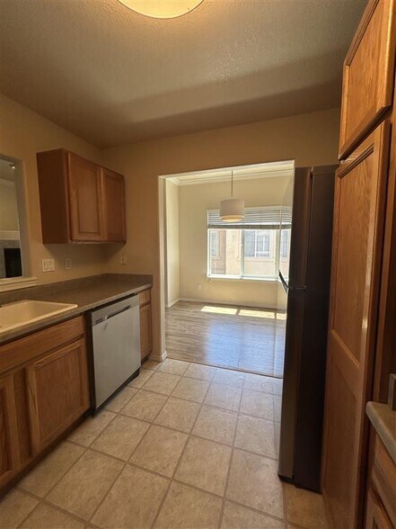 Kitchen - 3011 Mandalay Grv
