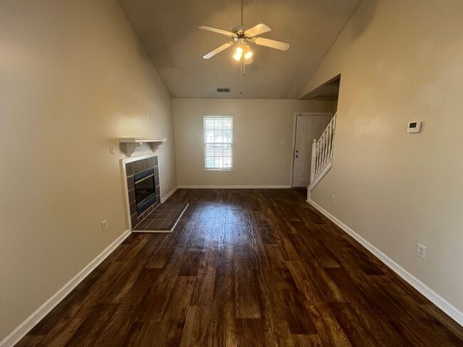 Building Photo - End Unit Townhouse, 3 Bed, 3 Bath