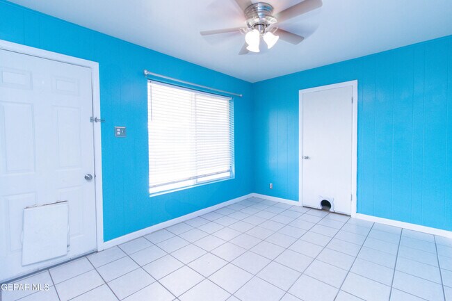 Building Photo - 451 Borrett St