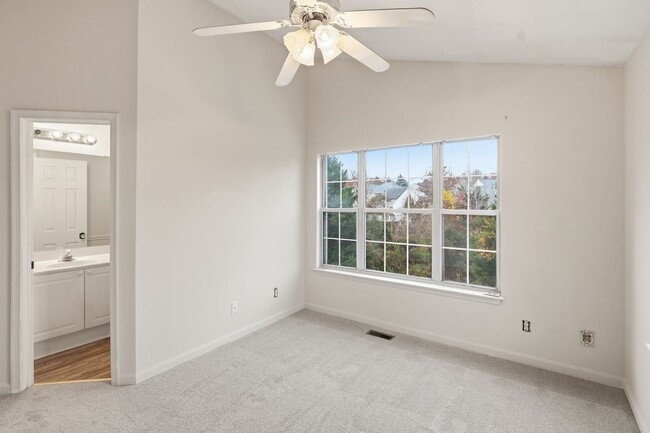 Building Photo - 15663 Viewpoint Cir