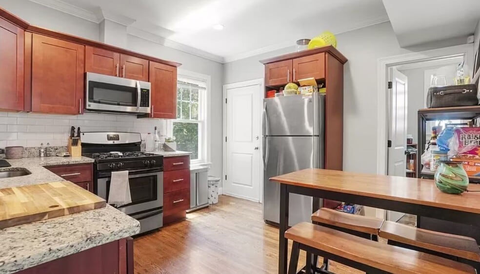 Building Photo - 47 Beech Glen St