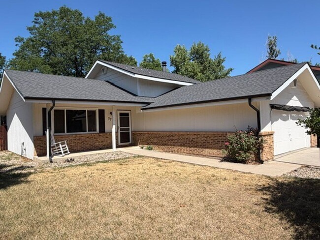 Building Photo - Mid Town 4 Bedroom!