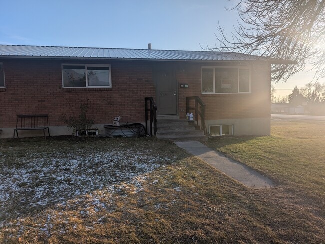 Building Photo - 220 E 300 N