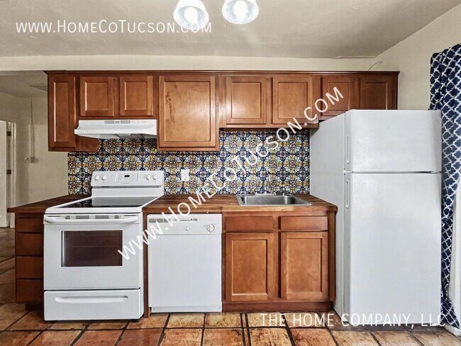 Building Photo - 4564 E Seneca St