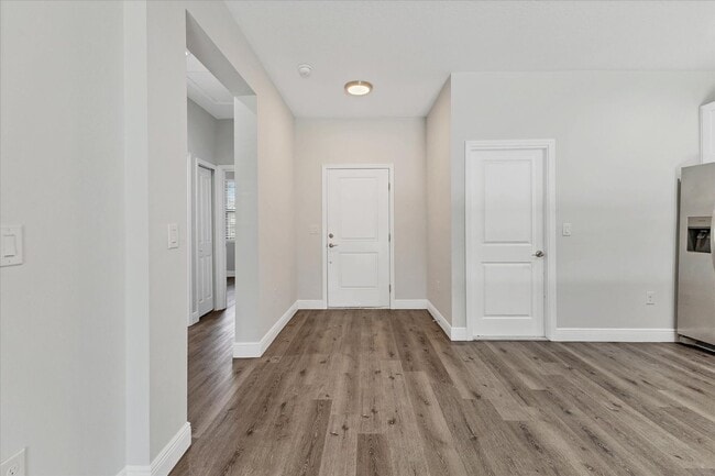 Building Photo - Brand new Duplex stocked with upgrades