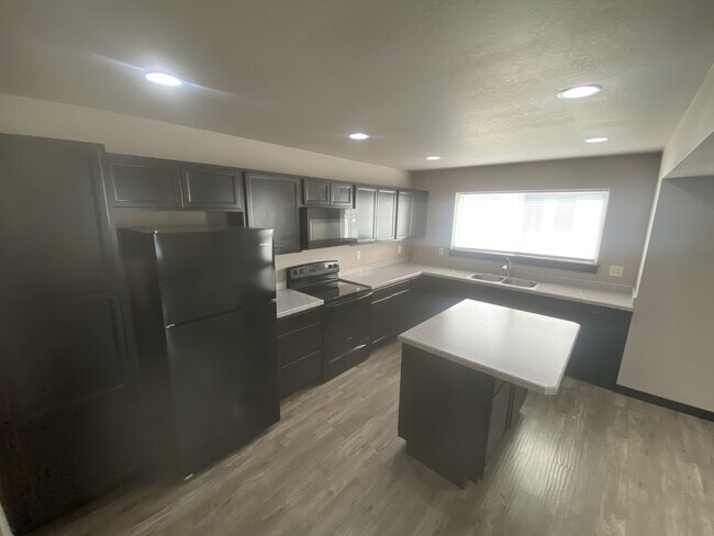 Building Photo - 3220 Savannah St