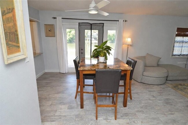 Building Photo - 3873 Pompano Dr SE