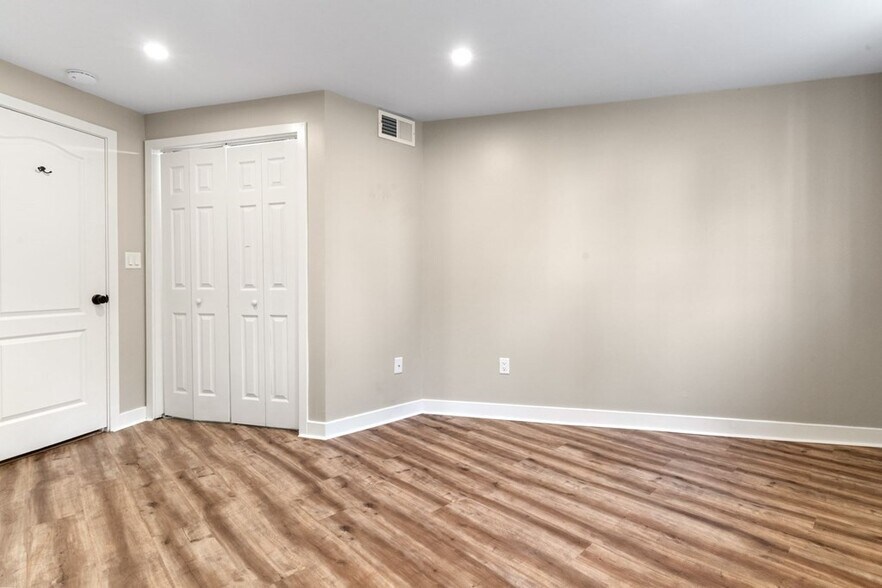 Building Photo - 103 Charter St