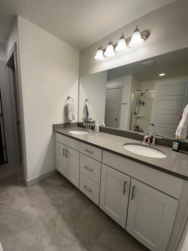 Building Photo - GORGEOUS Bountiful Home!!!