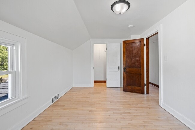 Building Photo - 749 Appleton Rd