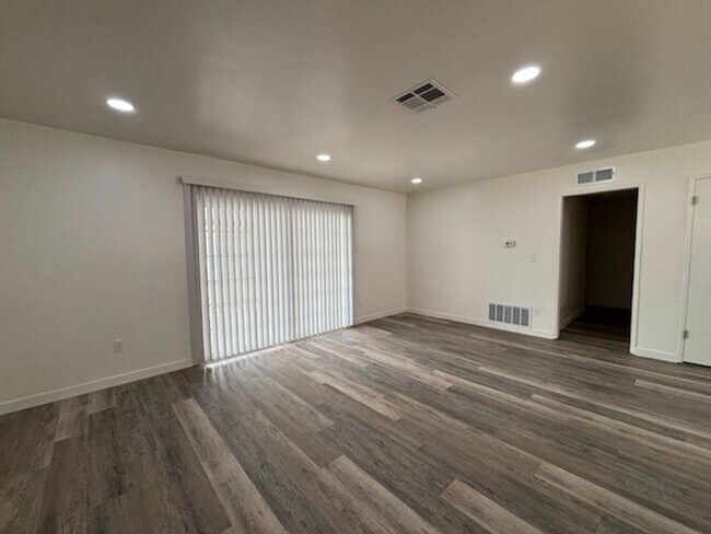 Building Photo - 5704 Wisteria Dr