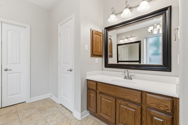 Building Photo - 414 Woodpecker Forest Ln