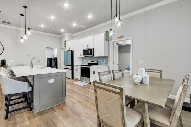 Building Photo - 1201 Forest Heights Rd