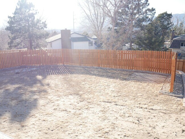 Building Photo - 4 Bed 3 Bath Home in District 20!