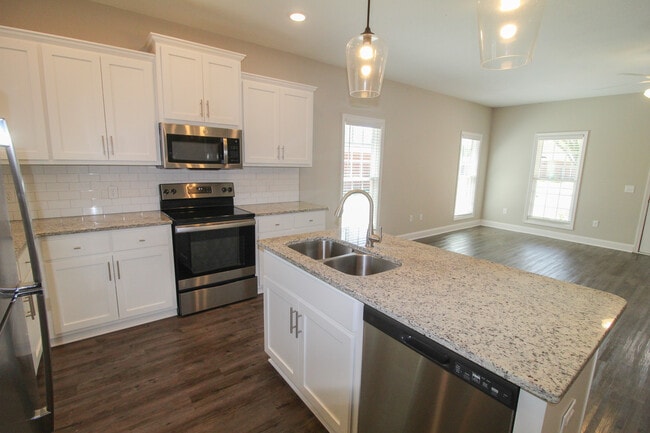 Building Photo - 33 Grove Cir
