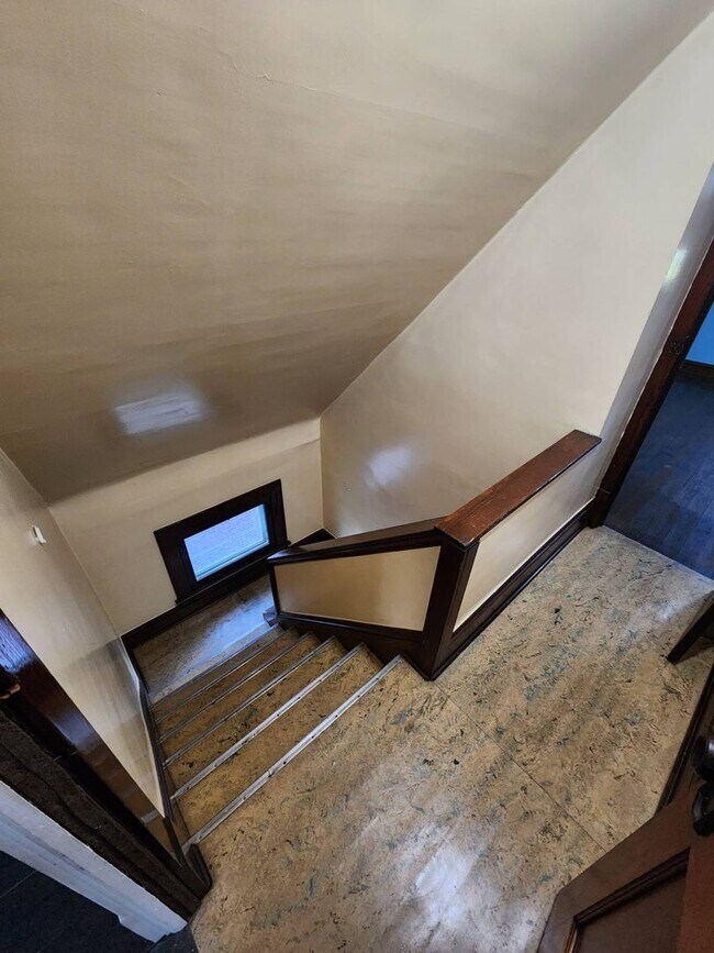 Building Photo - 15714 Holmes Ave