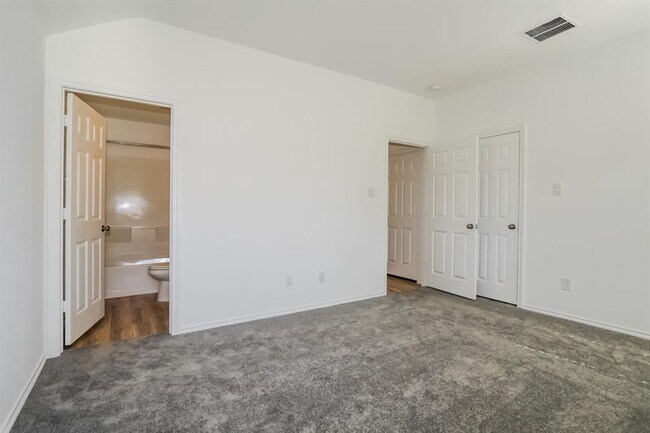 Building Photo - 11067 N Lake Mist Ln